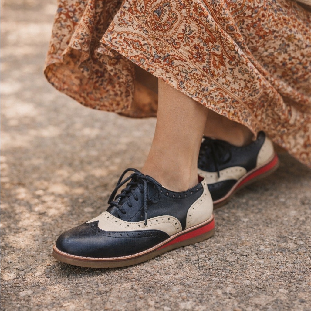 Lola Ramona Cecilia Wingtip Oxford Cream Black Lace Up Shoes Size 6